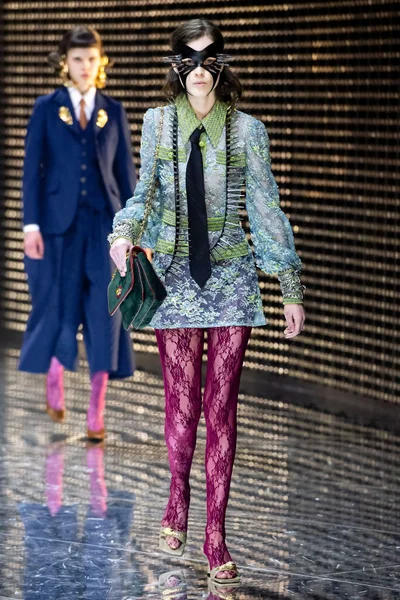 Look 26